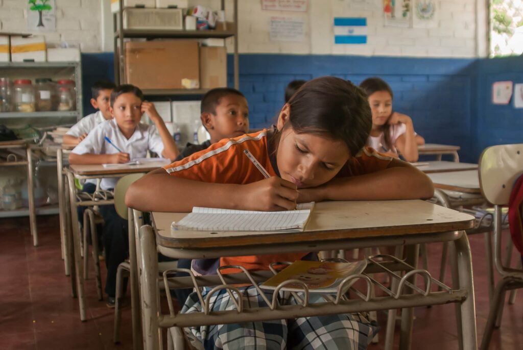 El Salvador: Bukele usa las ganancias de bitcoin para 20 nuevas escuelas